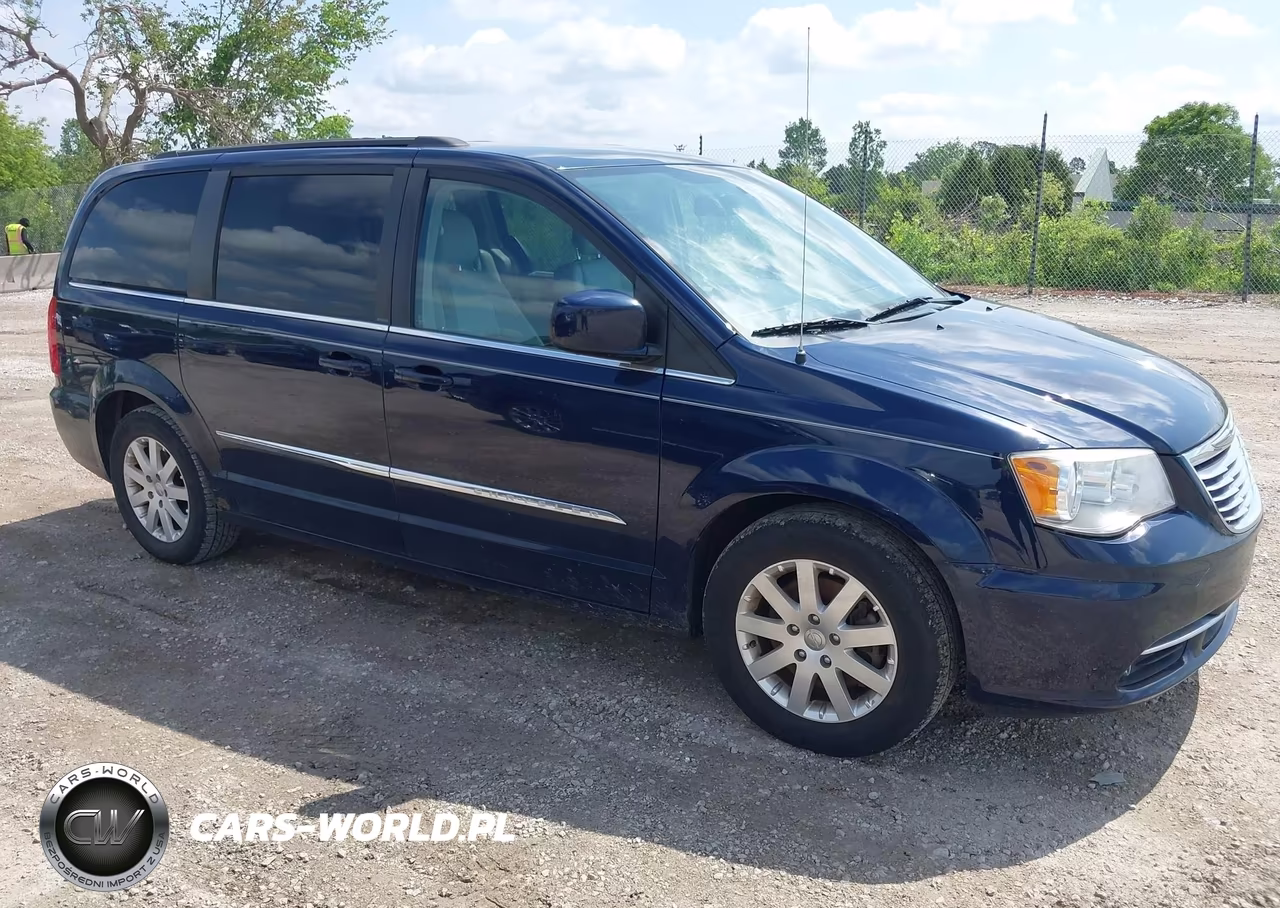 2013 Chrysler Town & Country Touring – zdjęcie 1 z 12