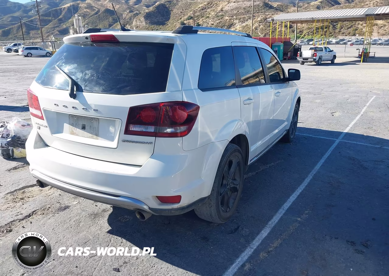 2018 Dodge Journey Crossroad Awd VIN:3C4PDDGG7JT388071 - 4