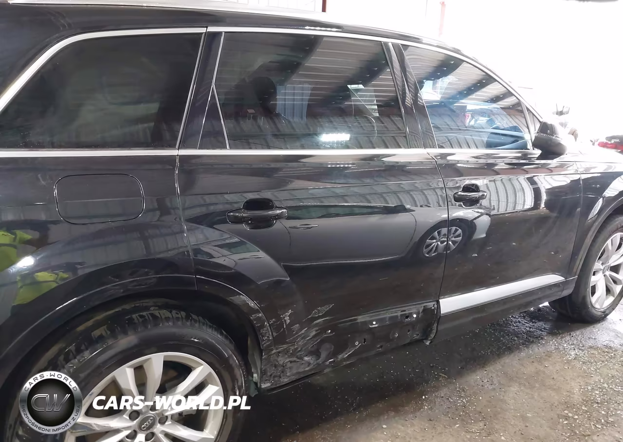 2017 Audi Q7 3.0T Premium VIN:WA1LAAF72HD027428 - 6