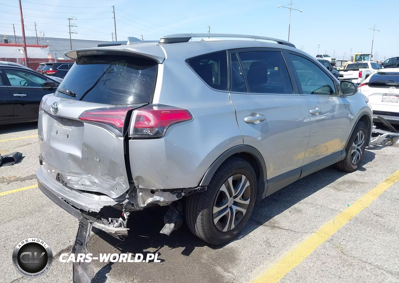 2018 Toyota Rav4 Le VIN:JTMZFREV3JJ158505 - 4