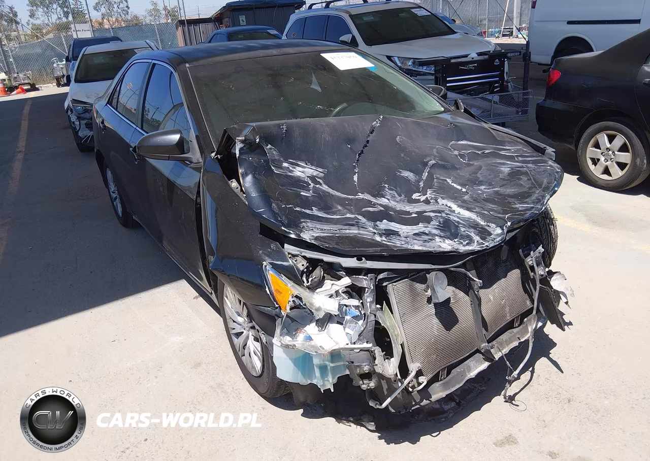 2013 Toyota Camry Le – zdjęcie 1 z 19