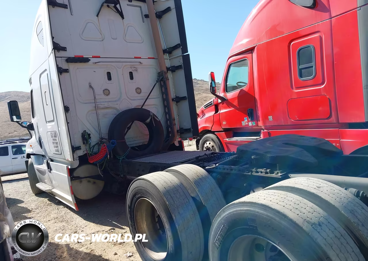 2018 Freightliner Cascadia 125 VIN:3AKNGLDR9JSJJ0103 - 3