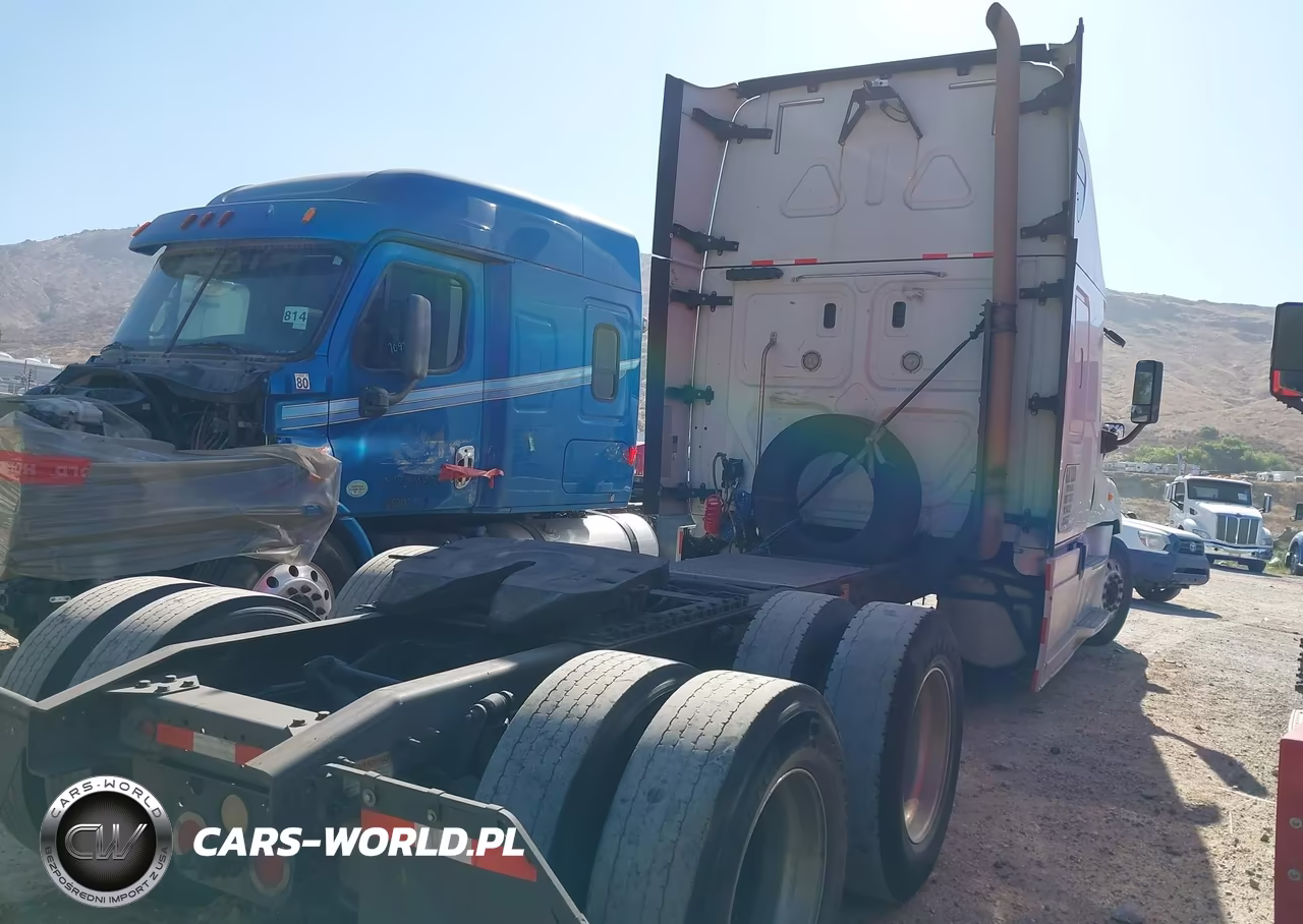 2018 Freightliner Cascadia 125 VIN:3AKNGLDR9JSJJ0103 - 4