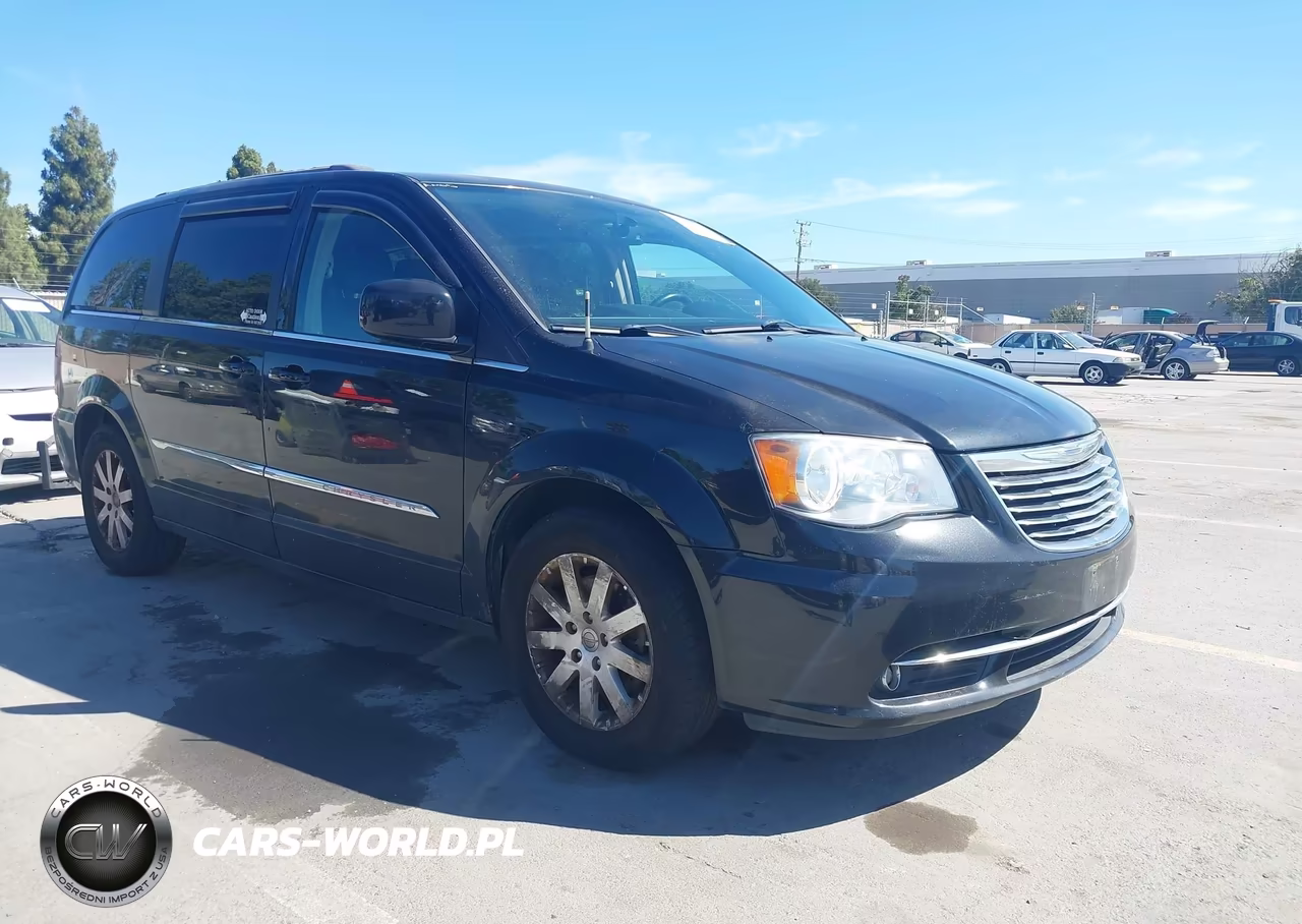2015 Chrysler Town & Country Touring – zdjęcie 1 z 11