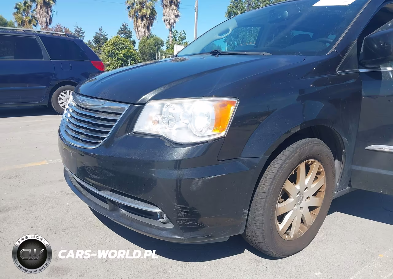 2015 Chrysler Town & Country Touring VIN:2C4RC1BG1FR726365 - 6