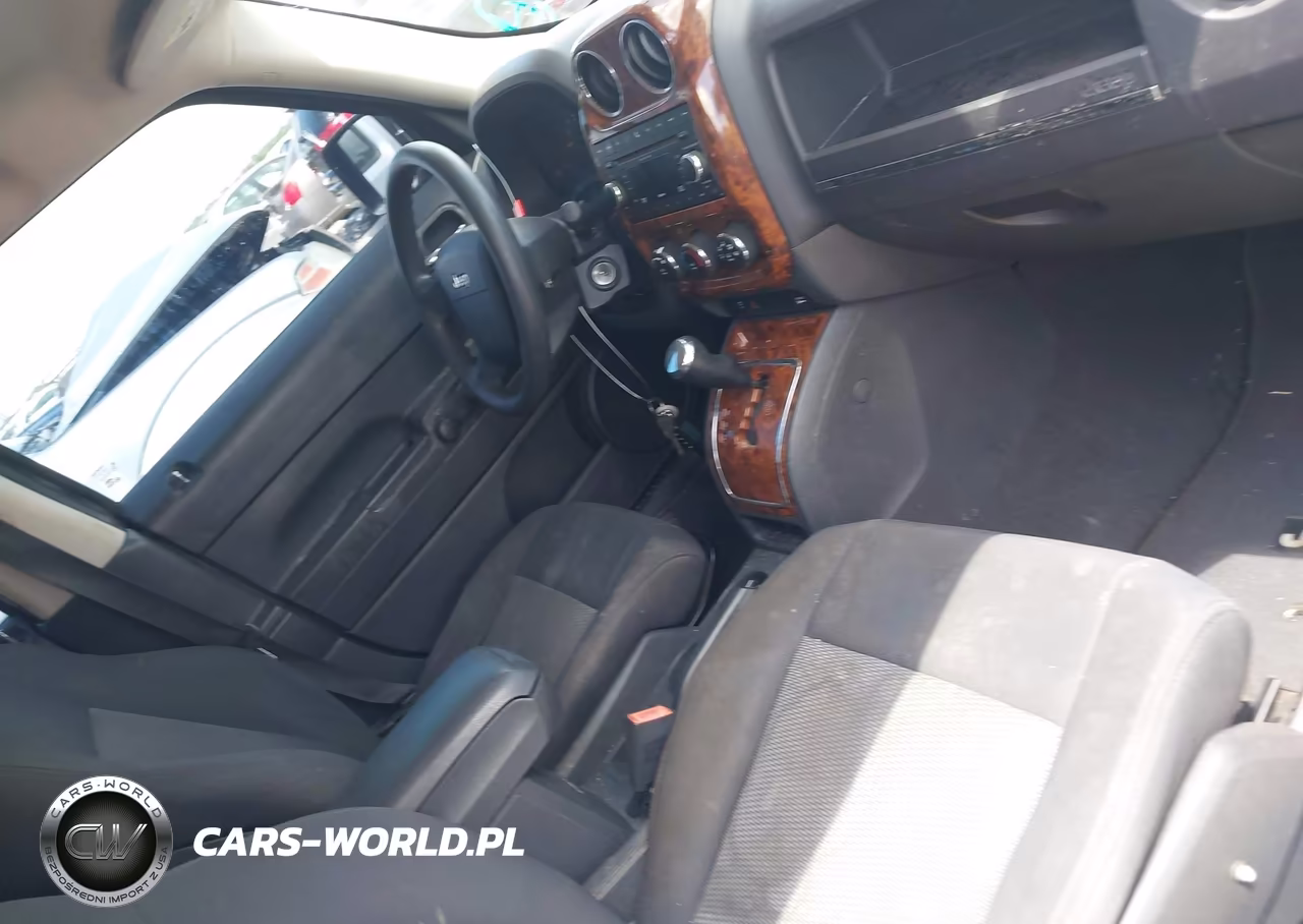 2010 Jeep Patriot Sport VIN:1J4NT2GA0AD516743 - 5