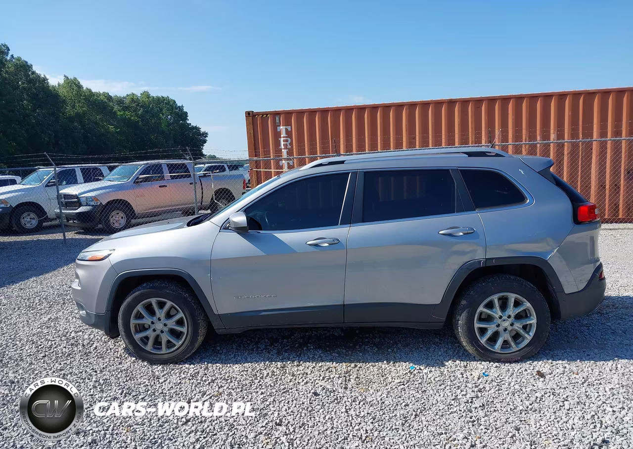 2015 Jeep Cherokee Latitude VIN:1C4PJMCS9FW600215 - 14