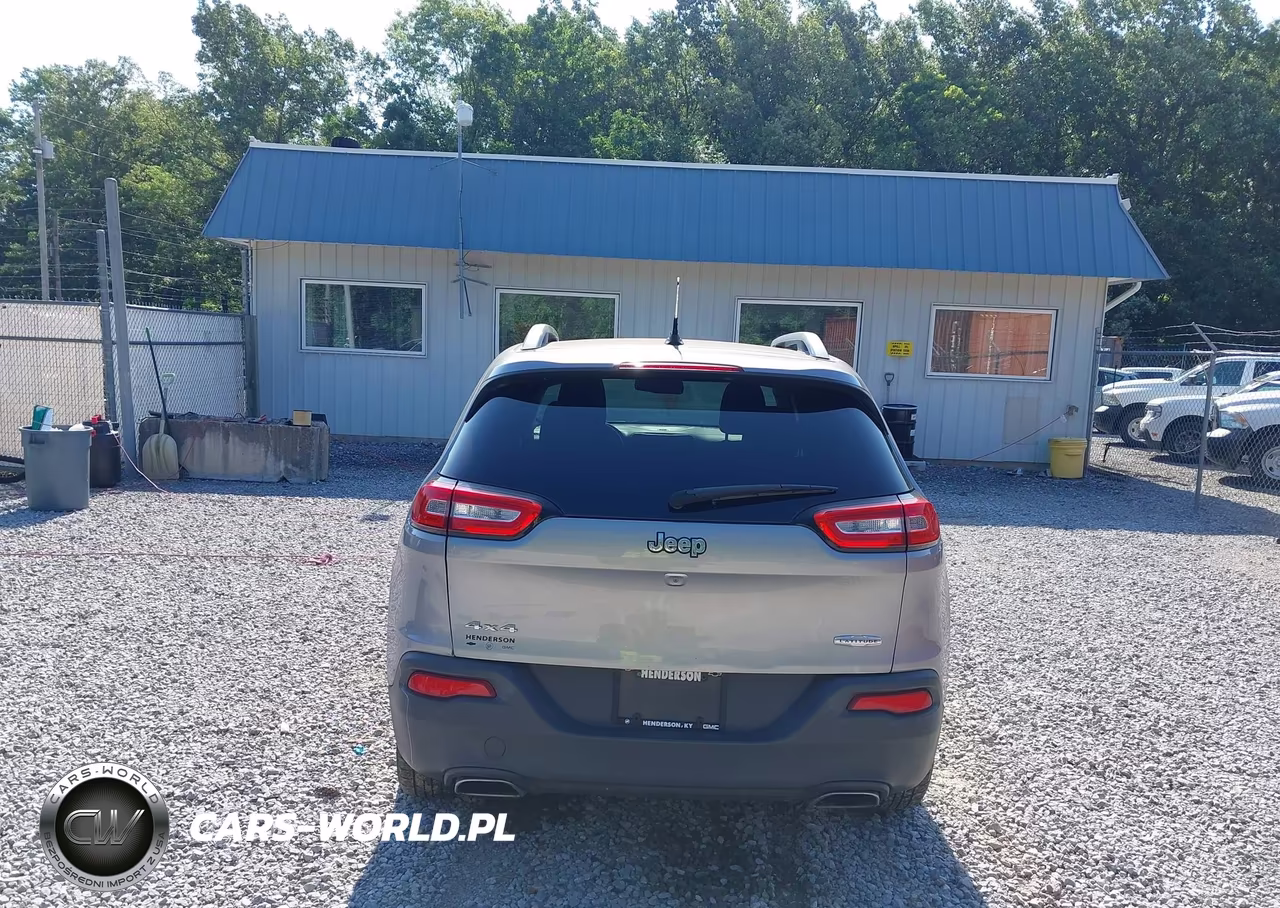 2015 Jeep Cherokee Latitude VIN:1C4PJMCS9FW600215 - 16