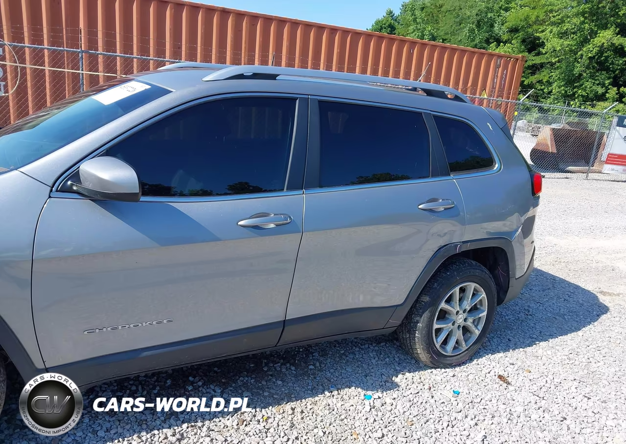 2015 Jeep Cherokee Latitude VIN:1C4PJMCS9FW600215 - 19