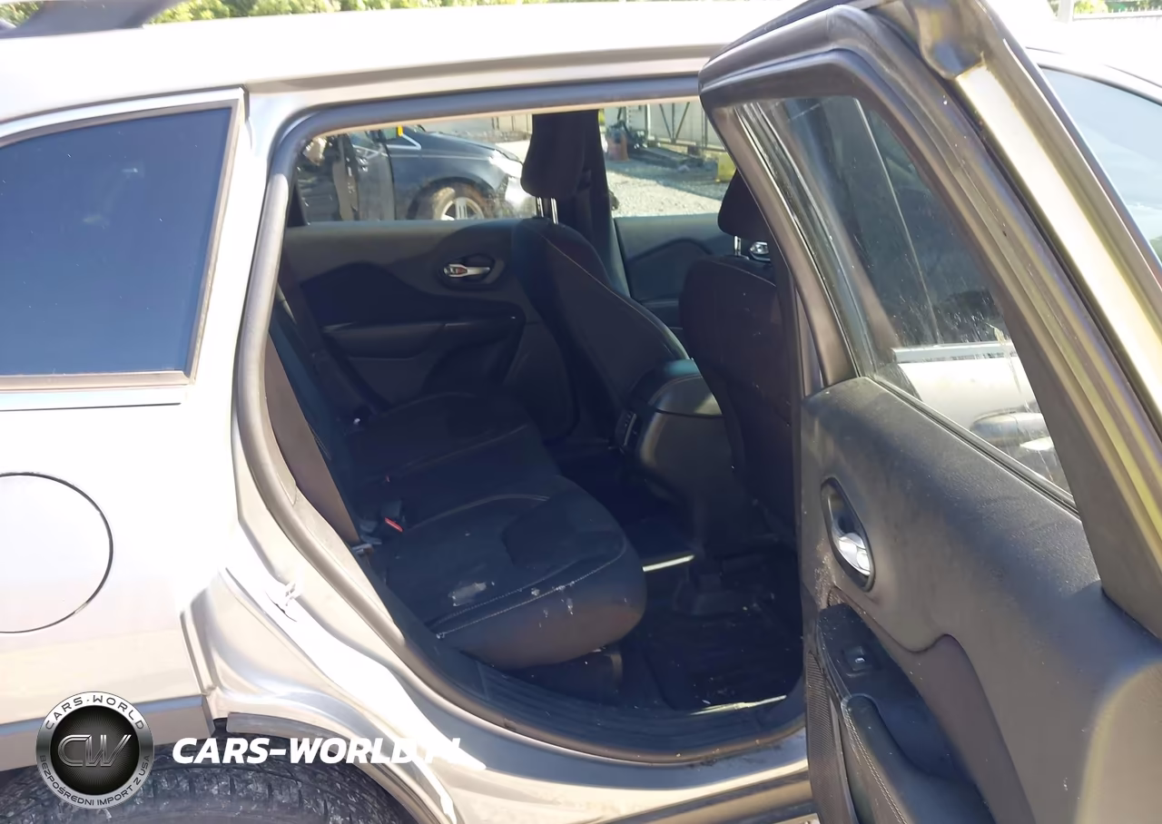 2015 Jeep Cherokee Latitude VIN:1C4PJMCS9FW600215 - 8