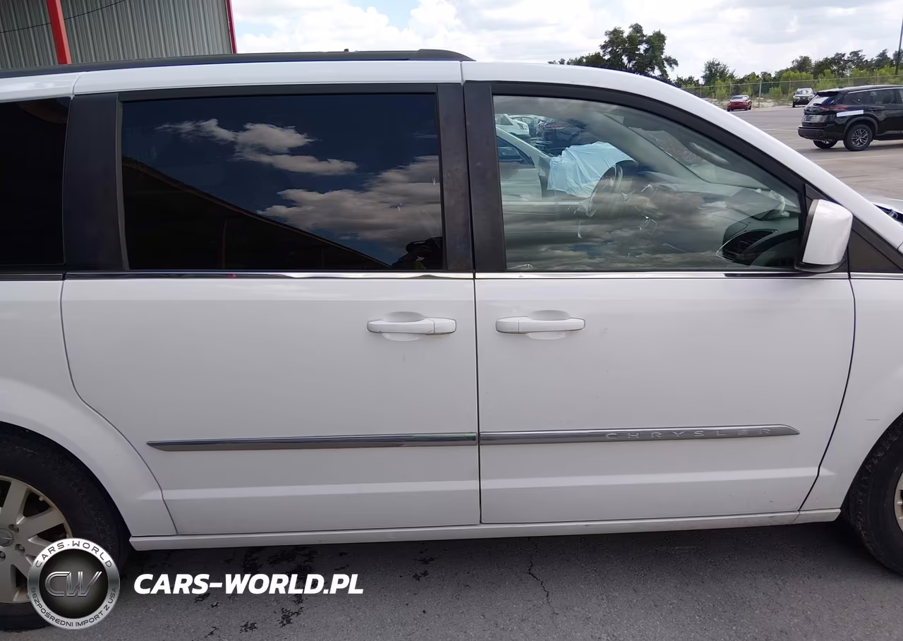 2016 Chrysler Town & Country Touring VIN:2C4RC1BG4GR279905 - 13