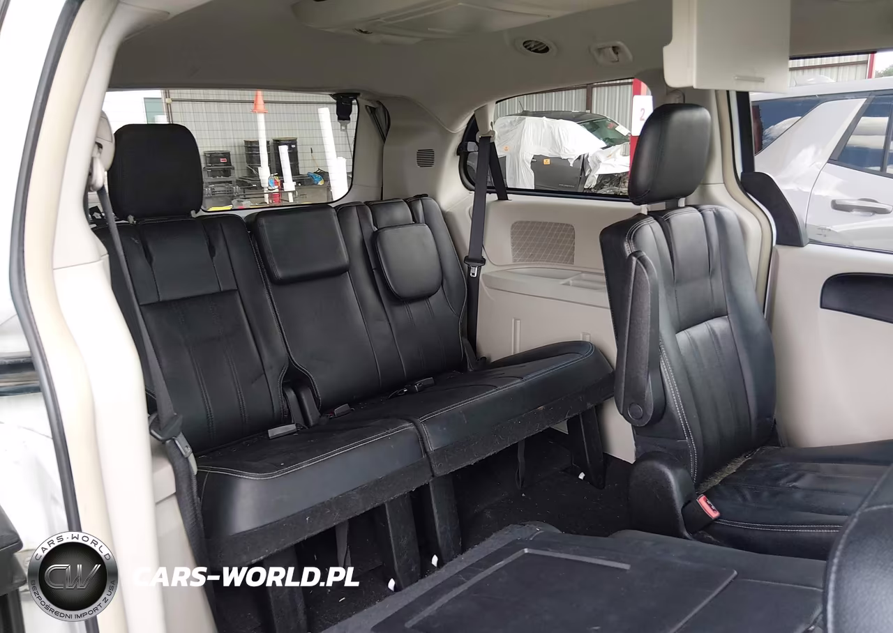 2016 Chrysler Town & Country Touring VIN:2C4RC1BG4GR279905 - 8