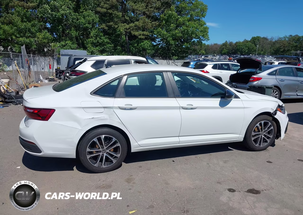 2025 Volkswagen Jetta 1.5T Sport VIN:3VWBX7BU2SM053888 - 13