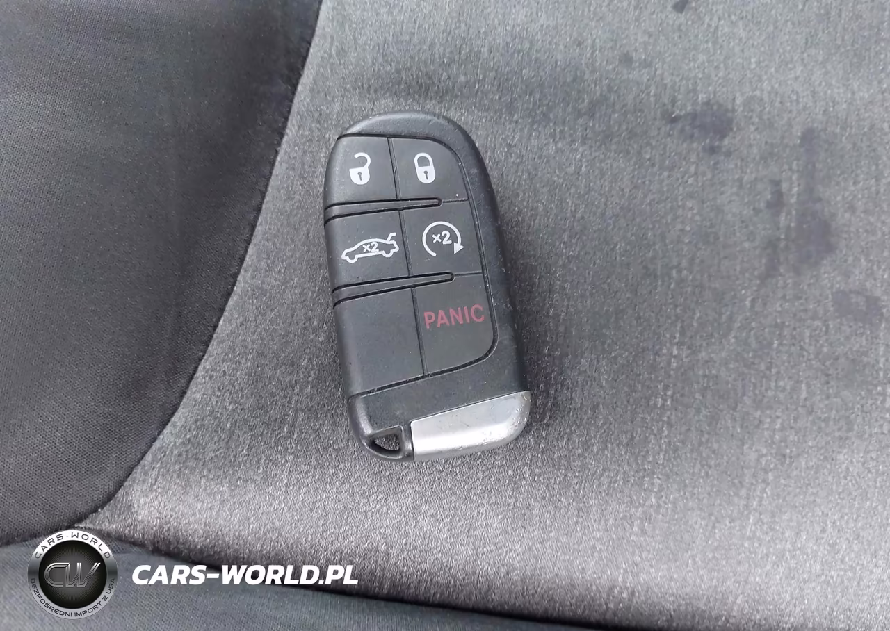 2019 Chrysler 300 Touring VIN:2C3CCAAG5KH612266 - 11
