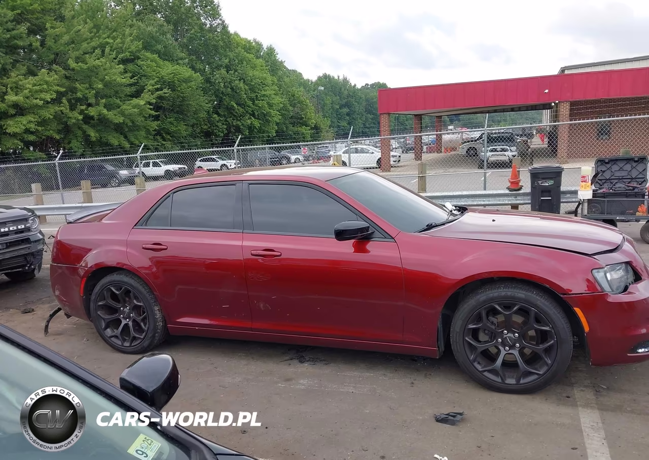 2019 Chrysler 300 Touring VIN:2C3CCAAG5KH612266 - 13