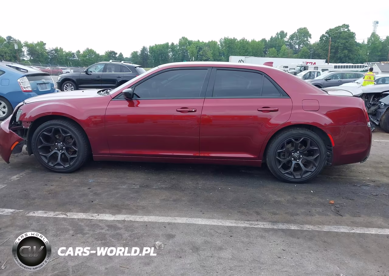 2019 Chrysler 300 Touring VIN:2C3CCAAG5KH612266 - 14