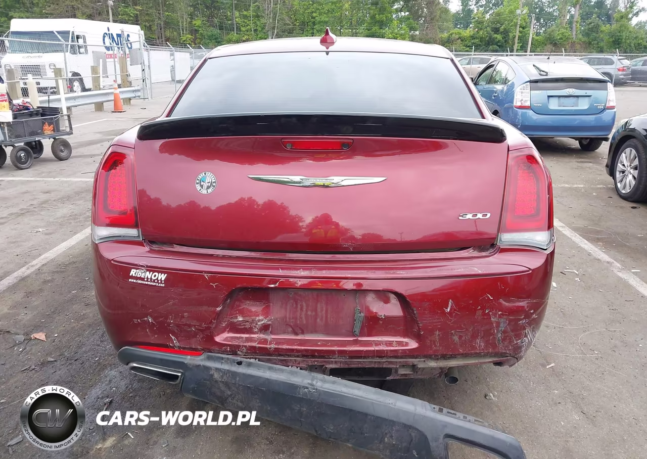 2019 Chrysler 300 Touring VIN:2C3CCAAG5KH612266 - 16
