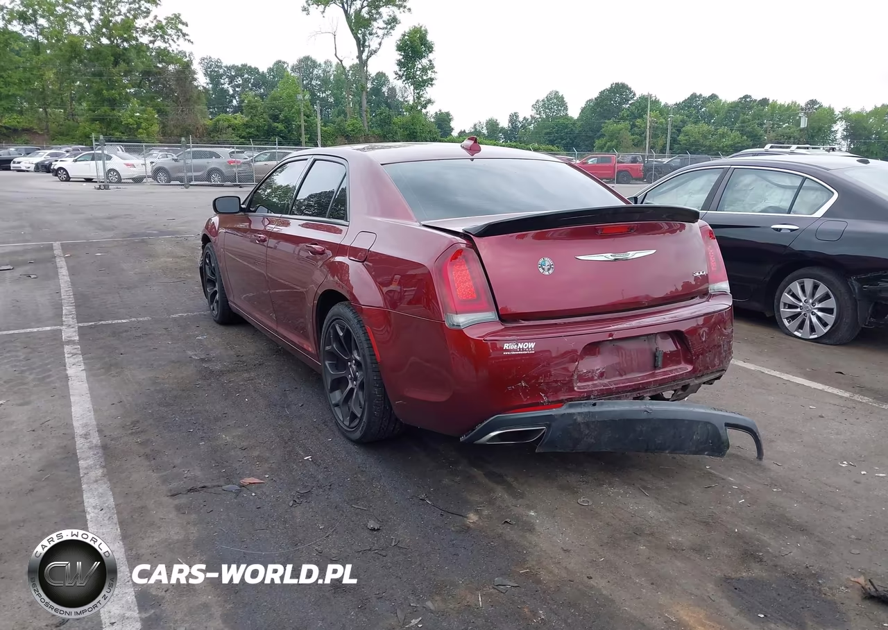 2019 Chrysler 300 Touring VIN:2C3CCAAG5KH612266 - 3