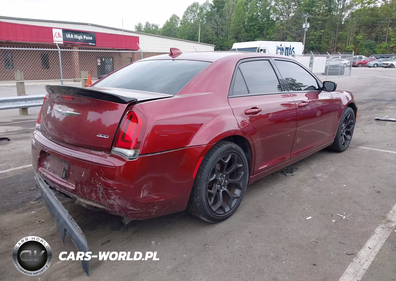 2019 Chrysler 300 Touring VIN:2C3CCAAG5KH612266 - 4