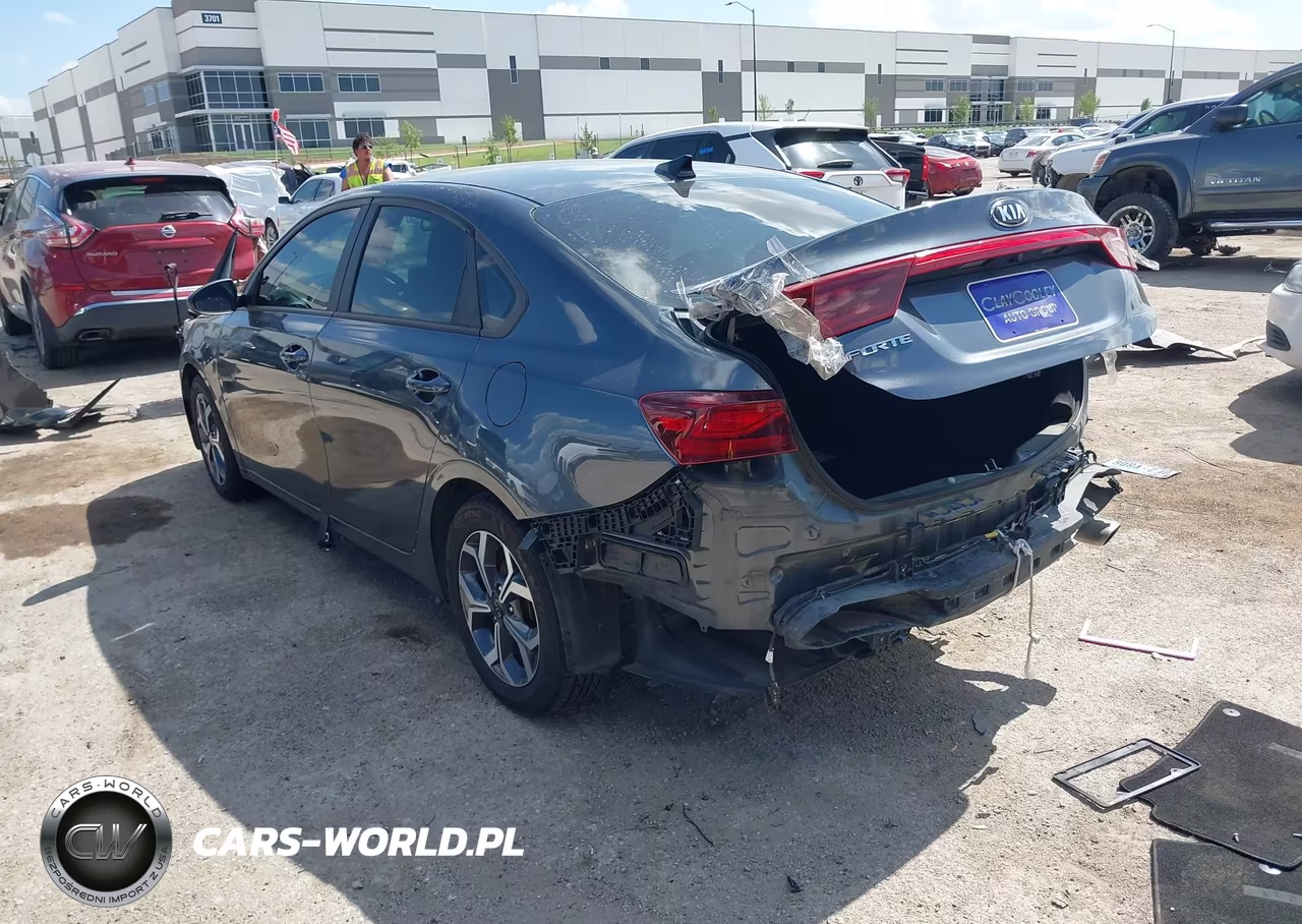 2020 Kia Forte Lxs VIN:3KPF24AD9LE209715 - 3