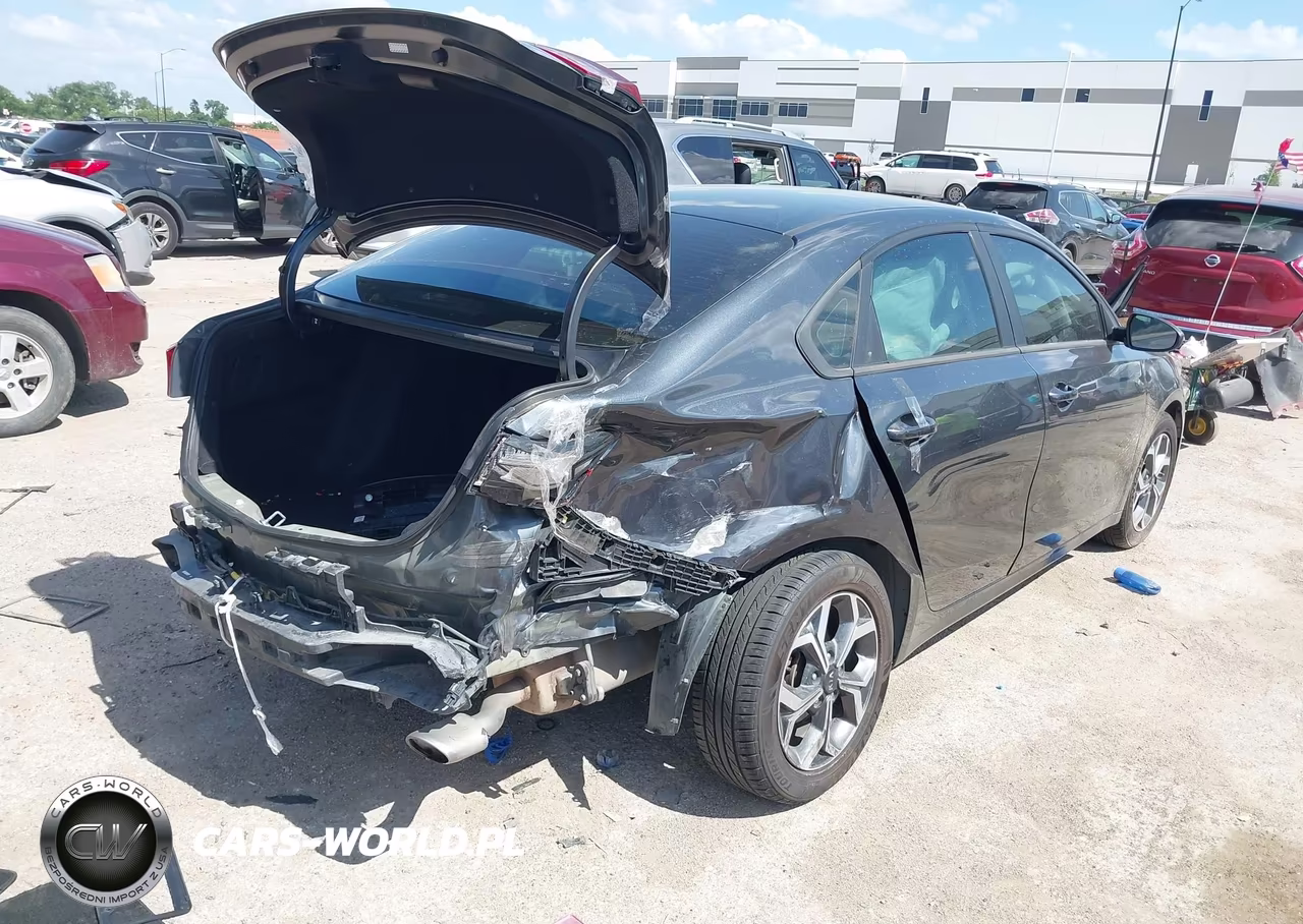 2020 Kia Forte Lxs VIN:3KPF24AD9LE209715 - 4