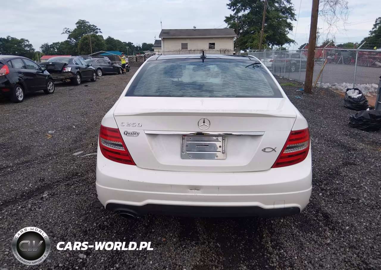 2014 Mercedes-Benz C 250 Sport VIN:WDDGF4HB3ER308766 - 16