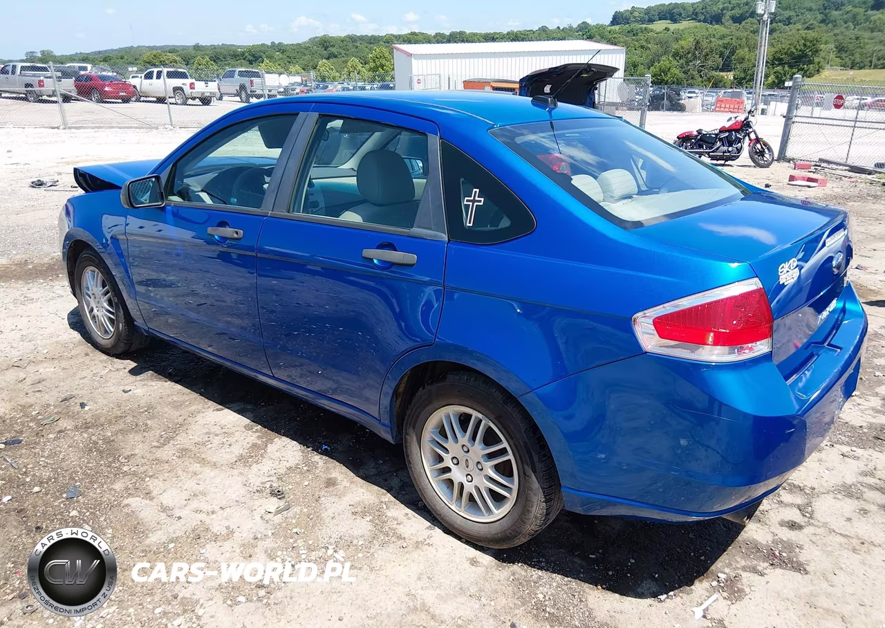 2010 Ford Focus Se VIN:1FAHP3FN3AW235774 - 3