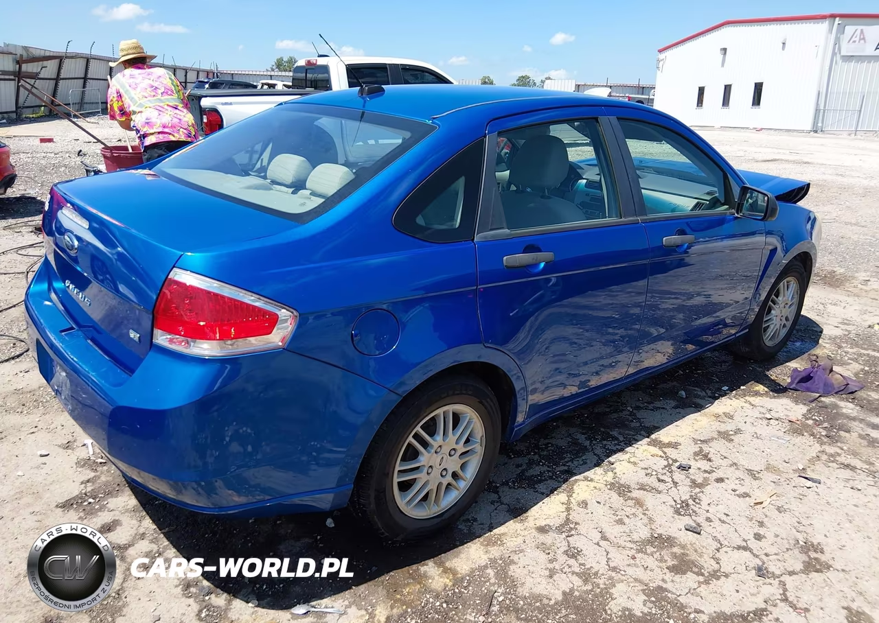 2010 Ford Focus Se VIN:1FAHP3FN3AW235774 - 4