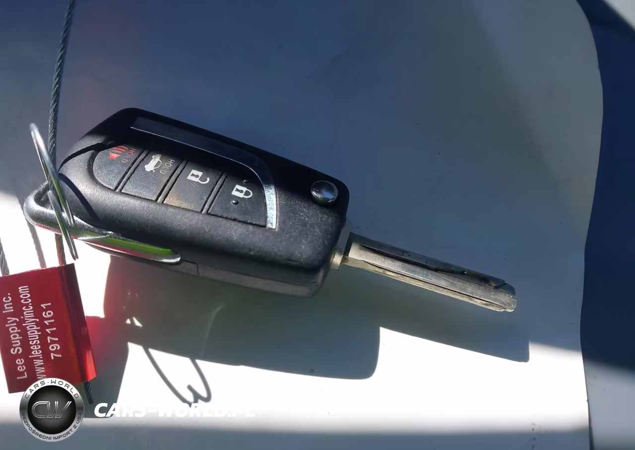 2018 Toyota Camry Le VIN:4T1B11HK4JU073749 - 11
