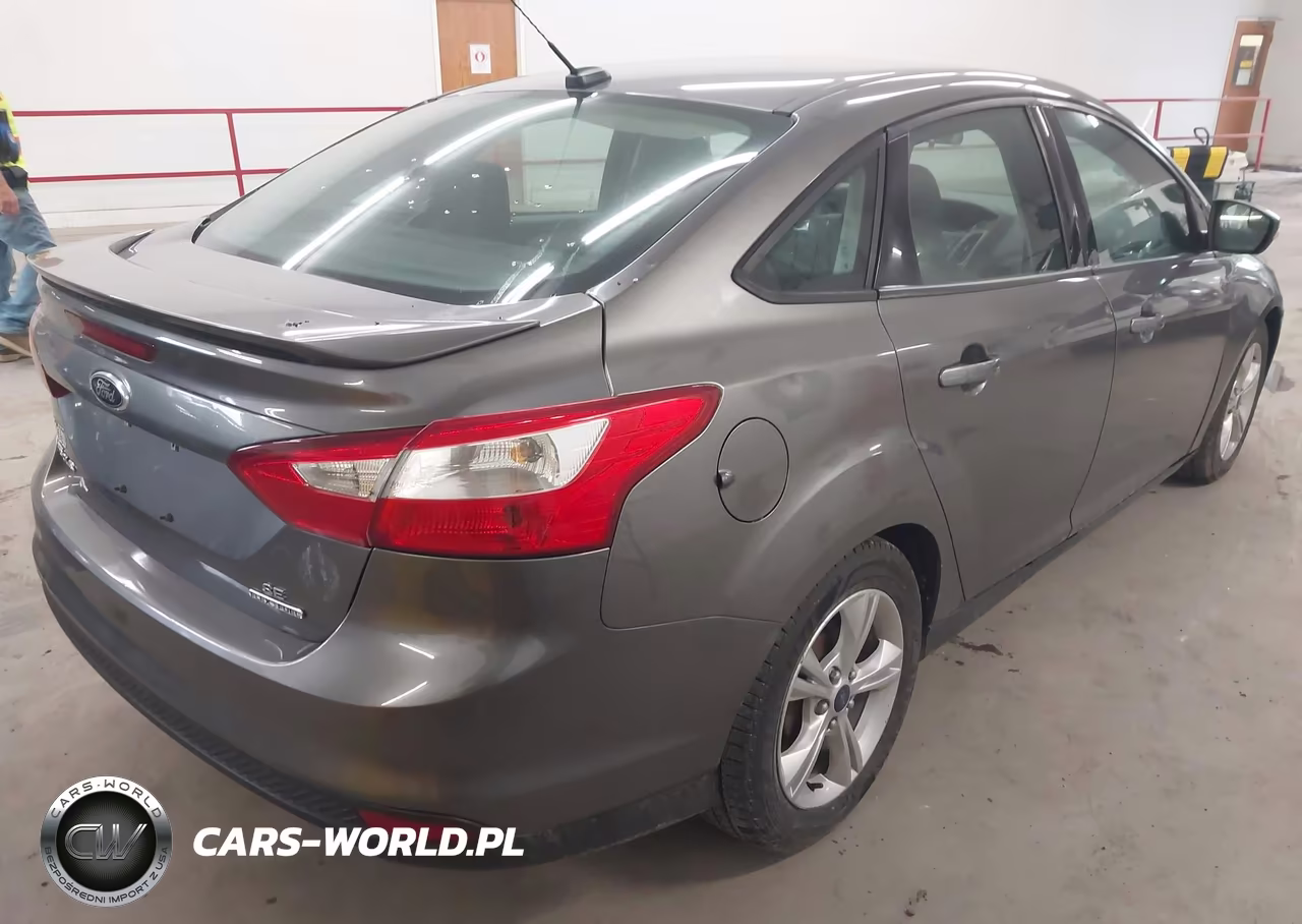 2014 Ford Focus Se VIN:1FADP3F27EL332312 - 4