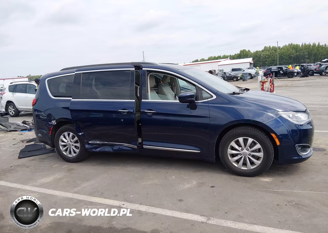 2017 Chrysler Pacifica Touring-L VIN:2C4RC1BG5HR610038 - 13