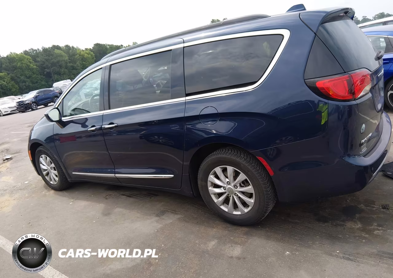 2017 Chrysler Pacifica Touring-L VIN:2C4RC1BG5HR610038 - 14