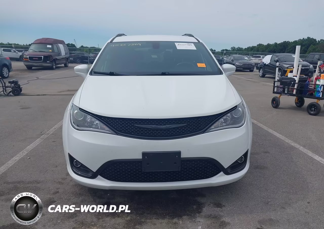 2018 Chrysler Pacifica Touring L VIN:2C4RC1BG0JR235942 - 12
