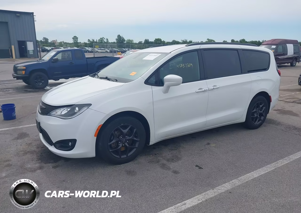 2018 Chrysler Pacifica Touring L VIN:2C4RC1BG0JR235942 - 2