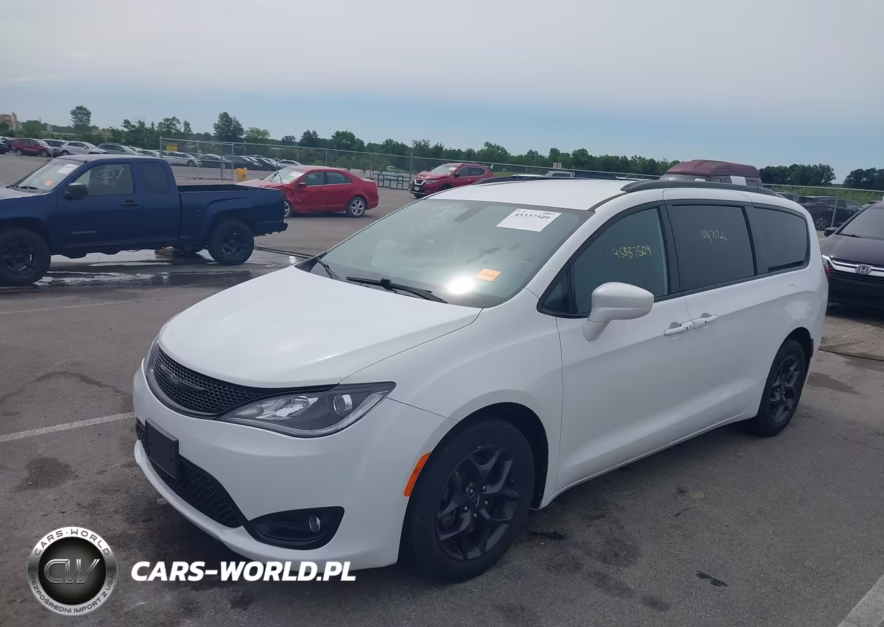 2018 Chrysler Pacifica Touring L VIN:2C4RC1BG0JR235942 - 6