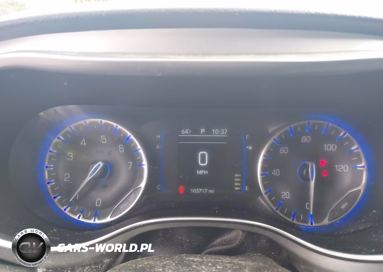 2018 Chrysler Pacifica Touring L VIN:2C4RC1BG0JR235942 - 7