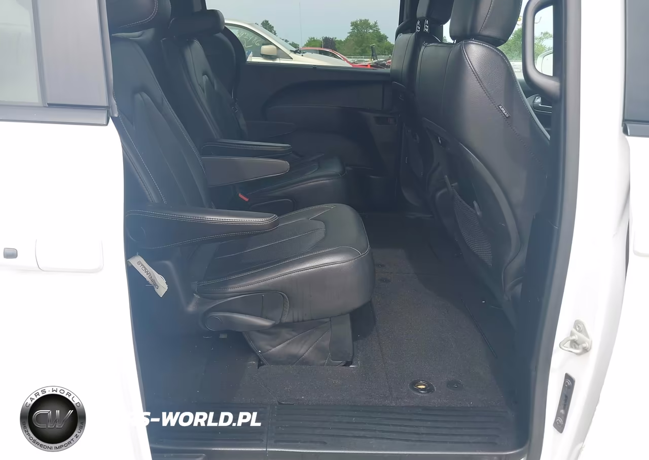 2018 Chrysler Pacifica Touring L VIN:2C4RC1BG0JR235942 - 8