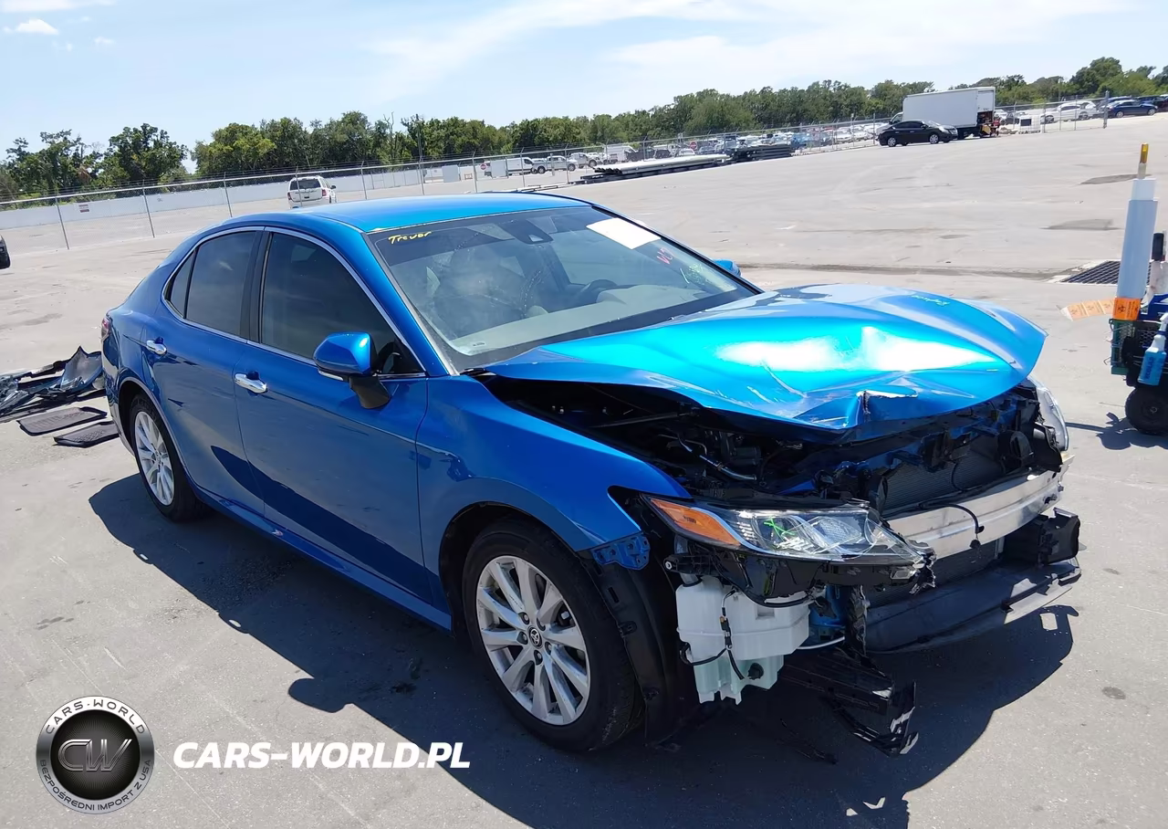 2020 Toyota Camry Le – zdjęcie 1 z 17