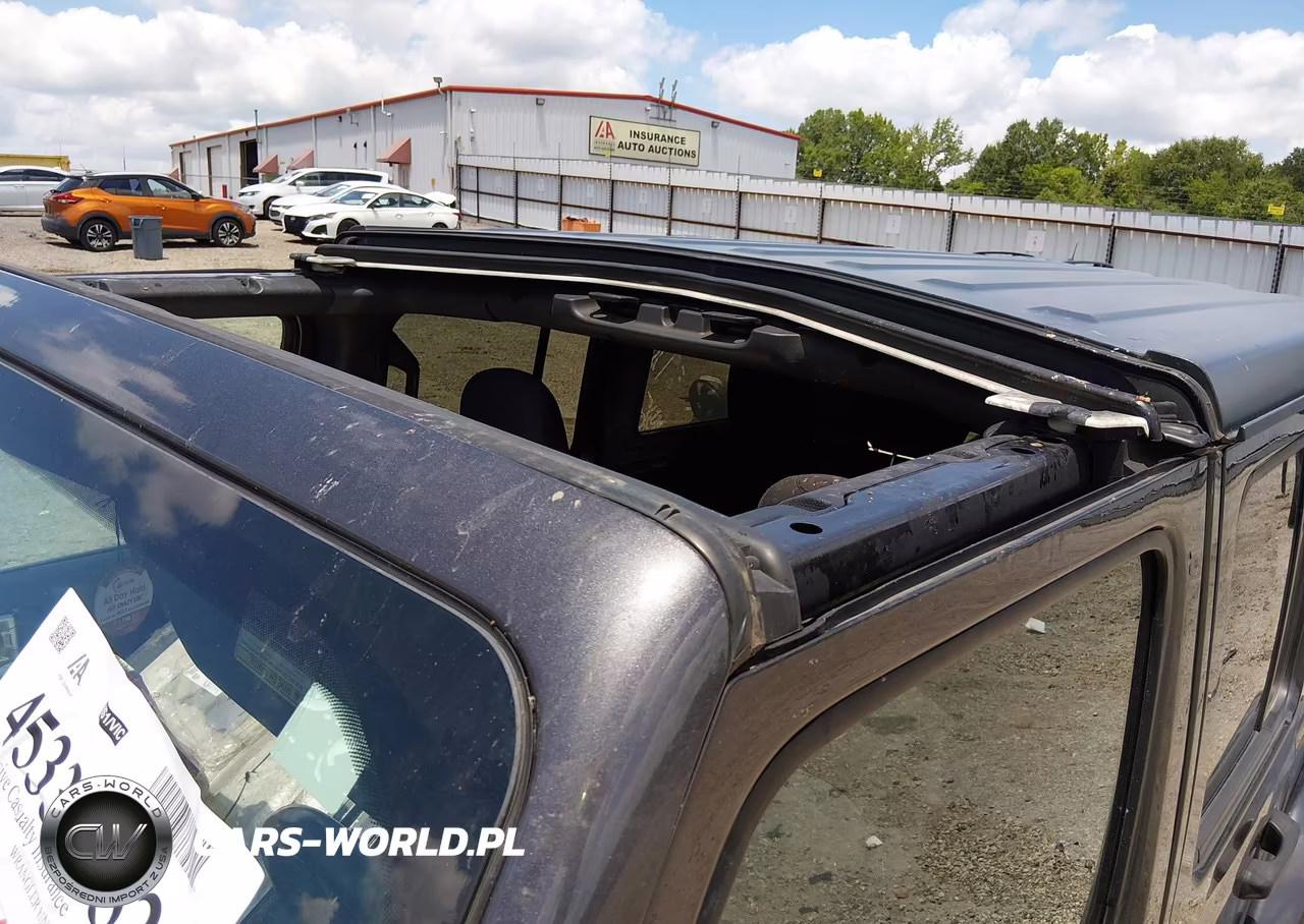2020 Jeep Wrangler Unlimited Sahara 4X4 VIN:1C4HJXEN5LW114719 - 6