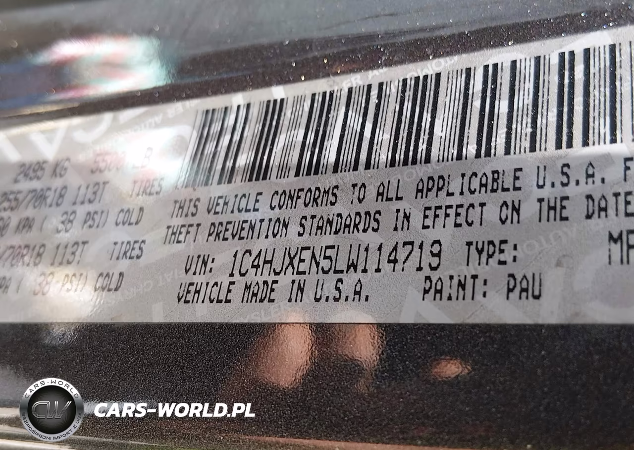 2020 Jeep Wrangler Unlimited Sahara 4X4 VIN:1C4HJXEN5LW114719 - 9