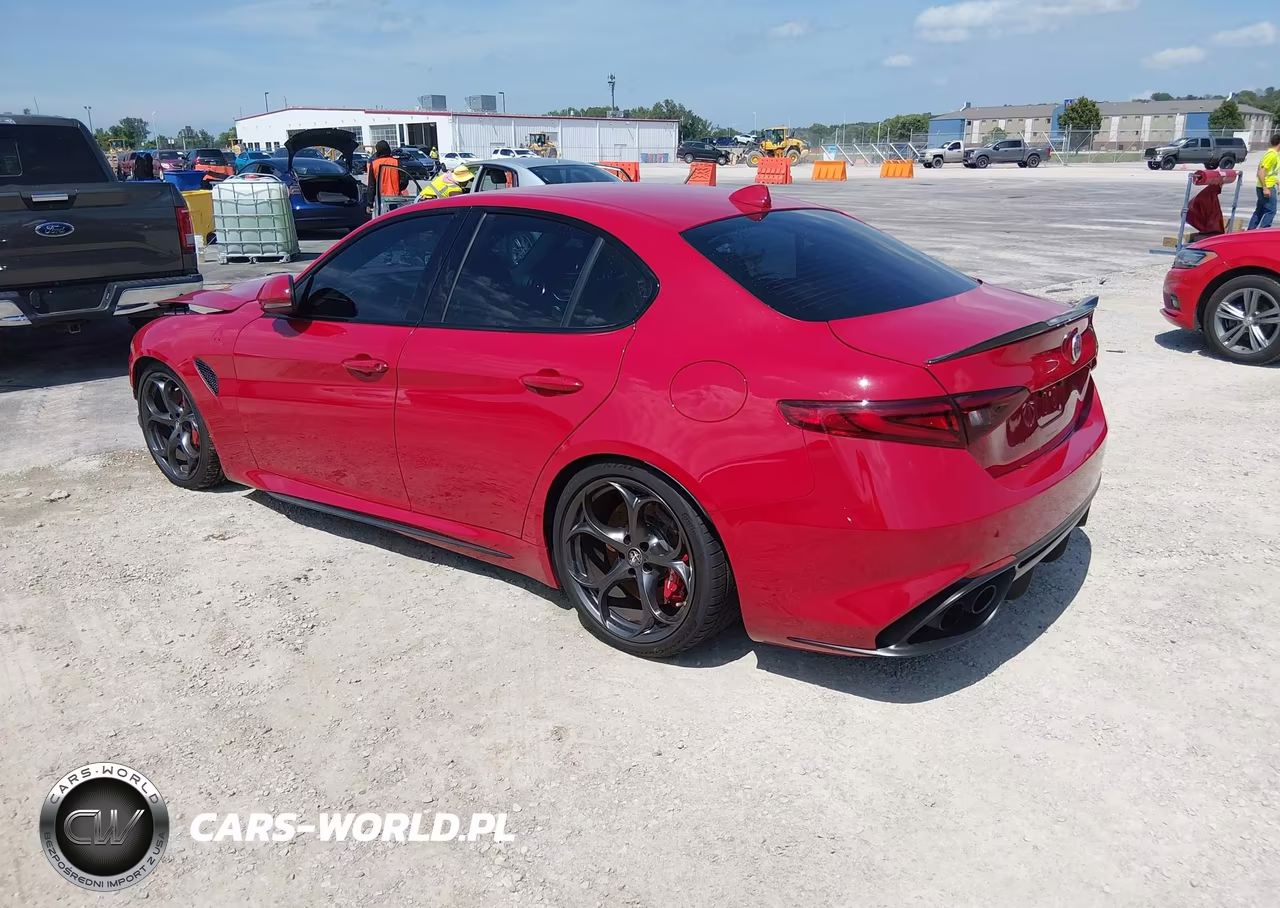 2018 Alfa Romeo Giulia Quadrifoglio Rwd VIN:ZARFAEAV2J7575634 - 3