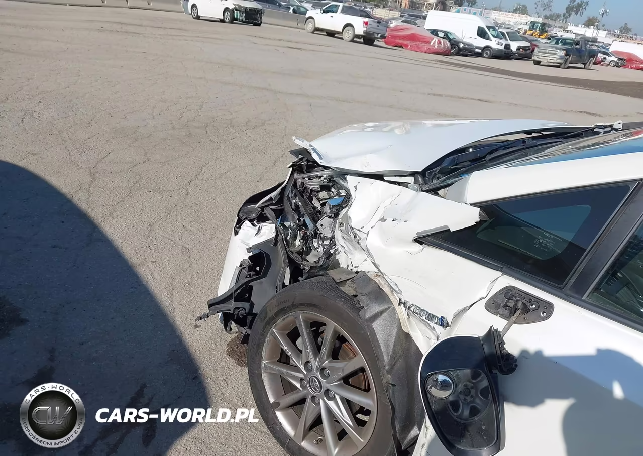2017 Toyota Prius V Five VIN:JTDZN3EU6HJ061042 - 17