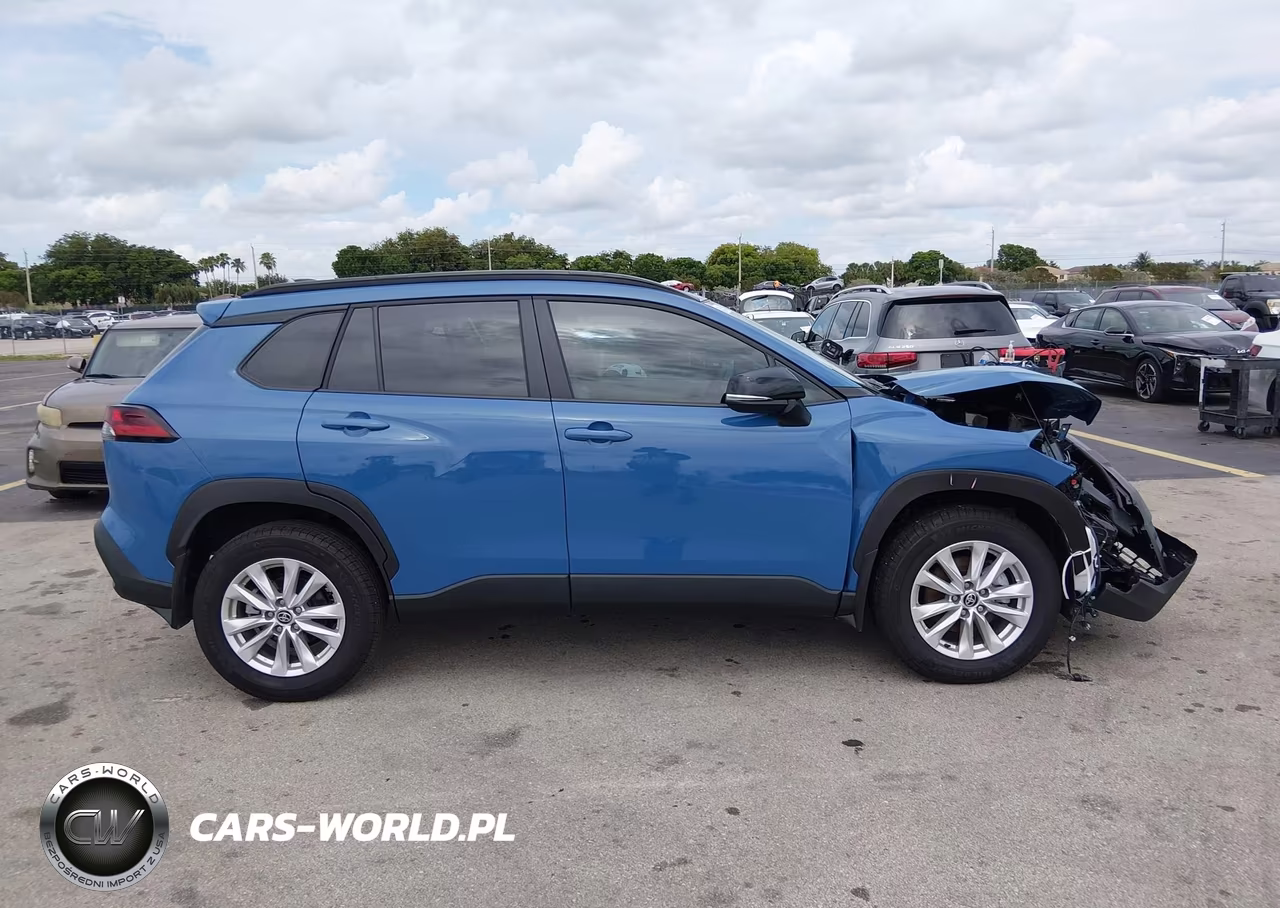 2026 Toyota Corolla Cross Le VIN:7MUCAAAG8TV157293 - 13