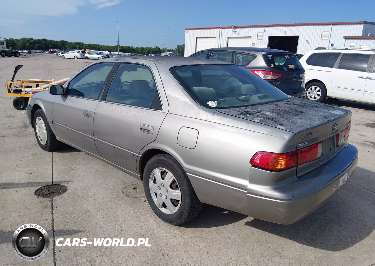 2000 Toyota Camry Le VIN:JT2BG22K8Y0482025 - 3