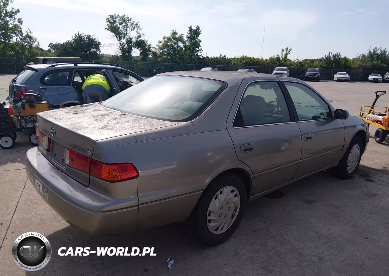 2000 Toyota Camry Le VIN:JT2BG22K8Y0482025 - 4