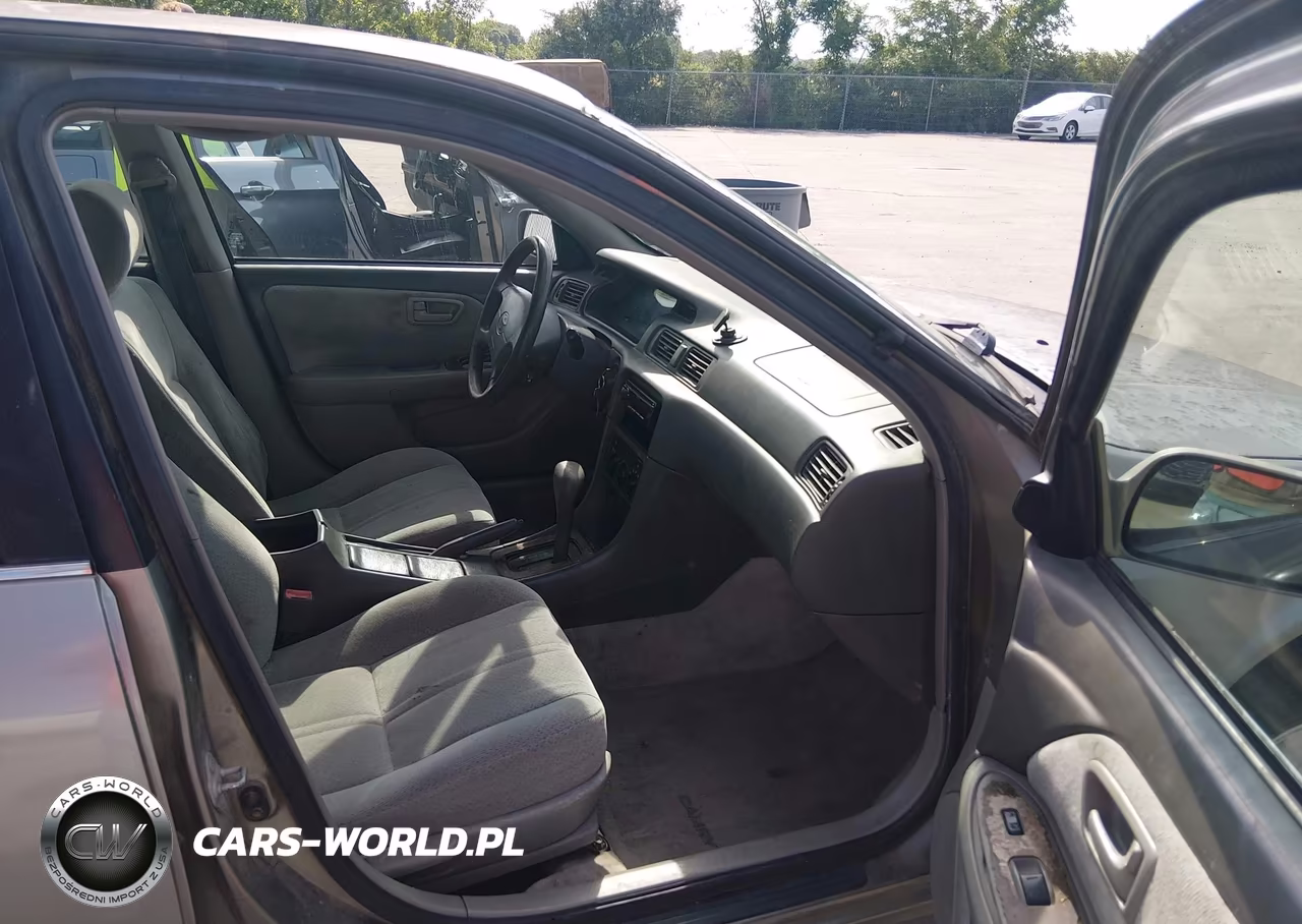 2000 Toyota Camry Le VIN:JT2BG22K8Y0482025 - 5