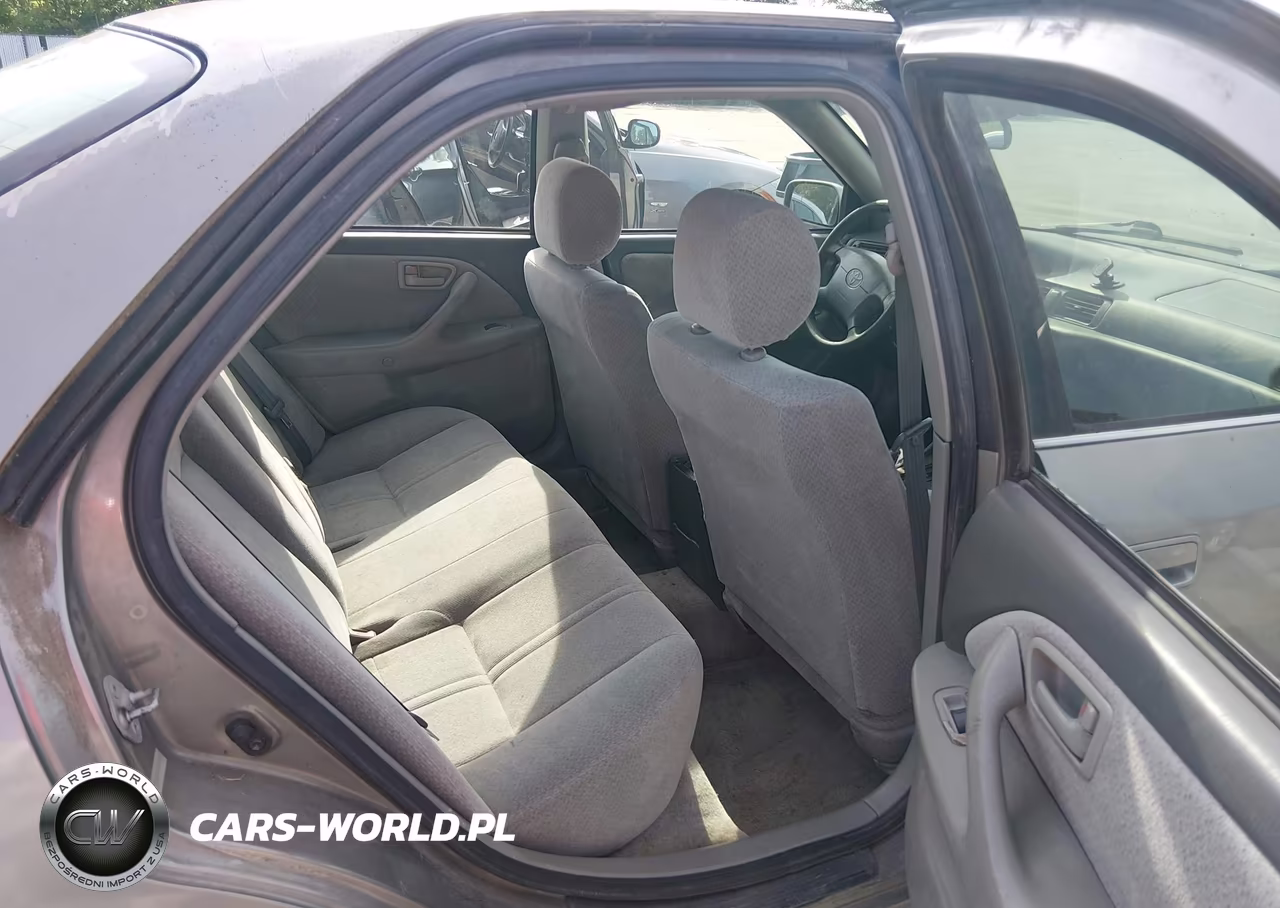2000 Toyota Camry Le VIN:JT2BG22K8Y0482025 - 8