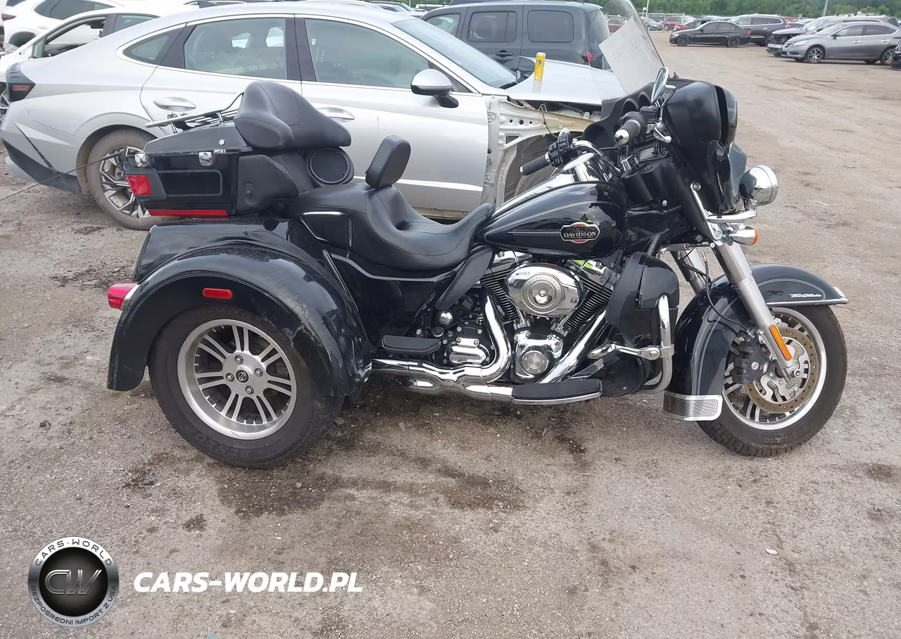 2012 Harley-Davidson Flhtcutg Tri Glide Ultra Classic VIN:1HD1MAM1XCB853076 - 12