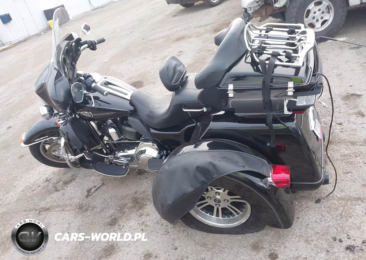 2012 Harley-Davidson Flhtcutg Tri Glide Ultra Classic VIN:1HD1MAM1XCB853076 - 13