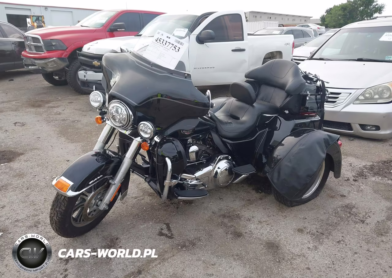 2012 Harley-Davidson Flhtcutg Tri Glide Ultra Classic VIN:1HD1MAM1XCB853076 - 2